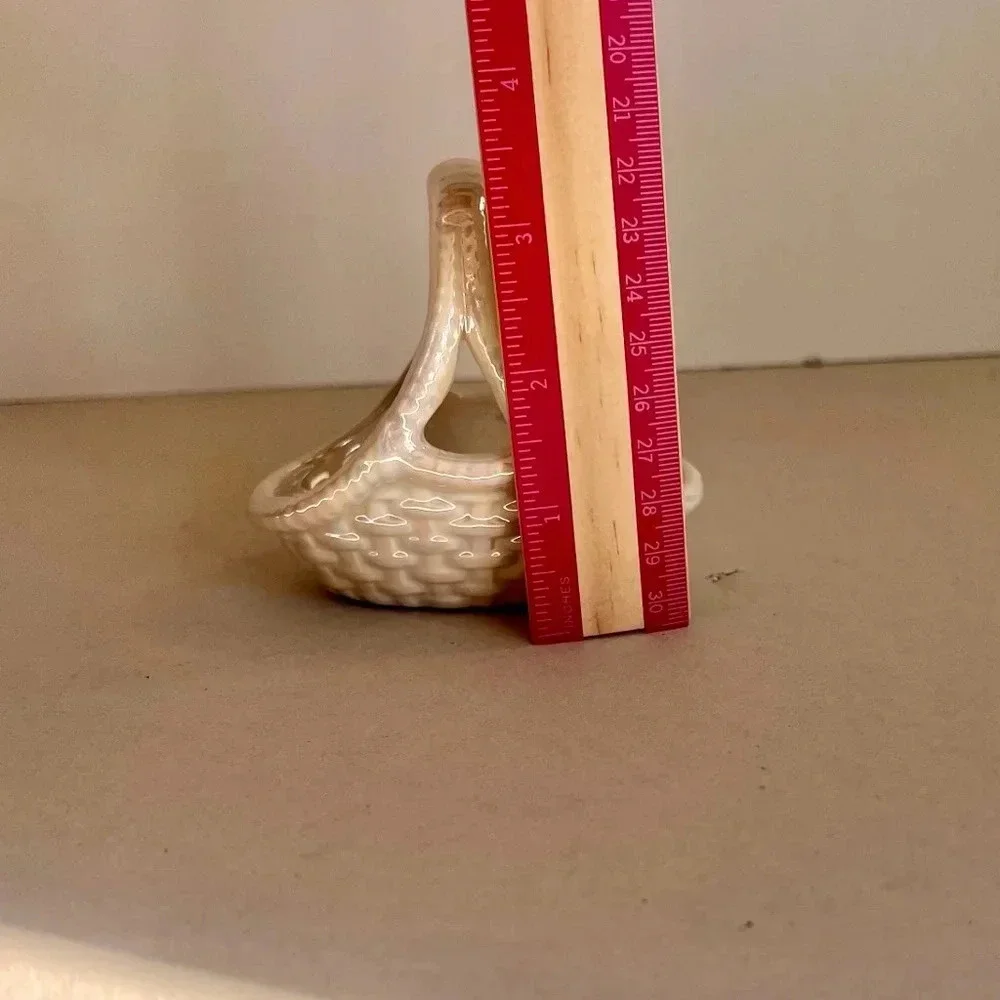 Vintage Basket Small Off-white Iridescent‎
